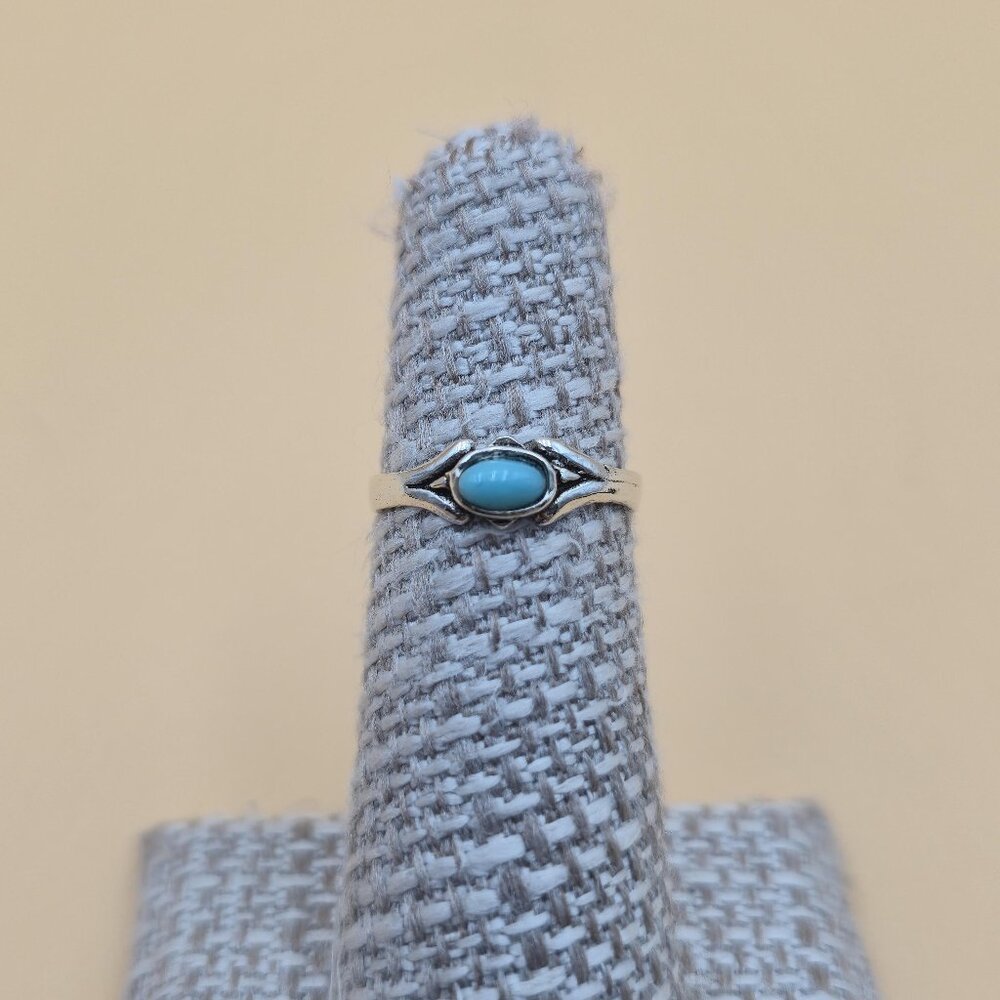 Size 5 Sterling Silver Dainty Blue Stone Band Ring A5716